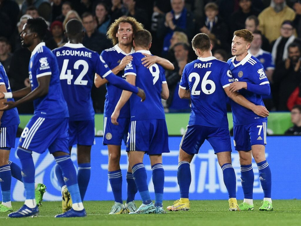 soi kèo MK Dons cùng với Leicester