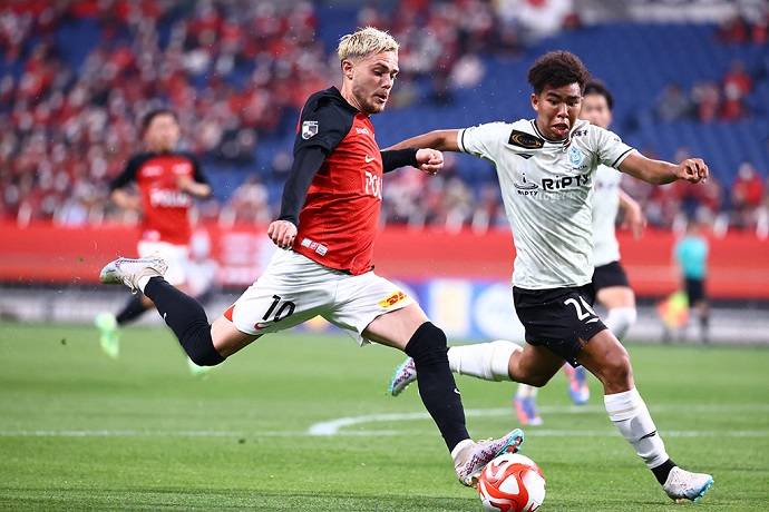 Shonan Bellmare cùng Urawa Red Diamonds